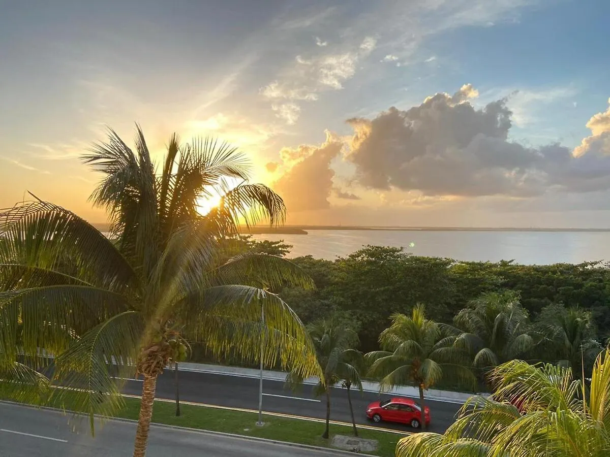 Beach Front And Lagoon View Condo In Cancún Mexiko